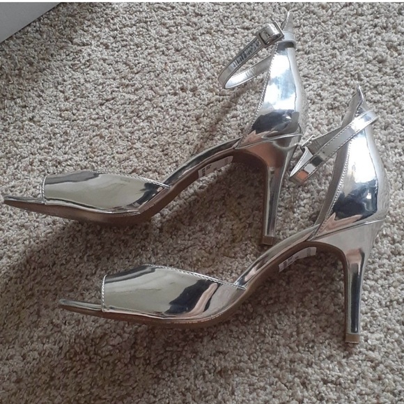 14th & Union silver 9M strap sandals - Picture 3 of 4